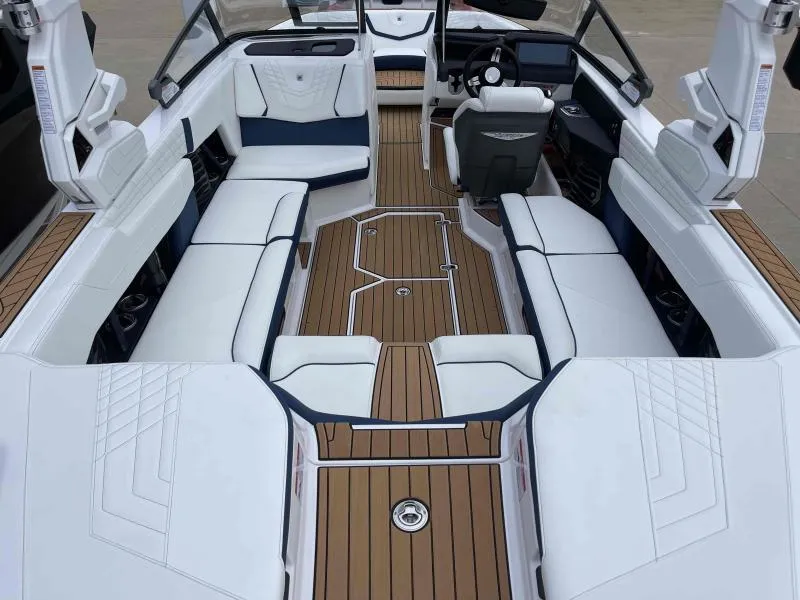 Slide: The Image of Nautique Super Air G23 2024 - 10