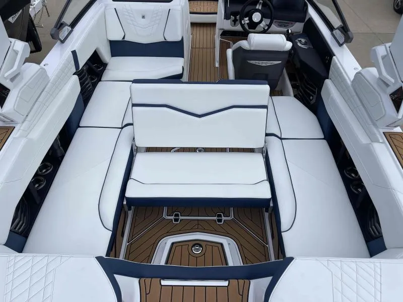 Slide: The Image of Nautique Super Air G23 2024 - 11