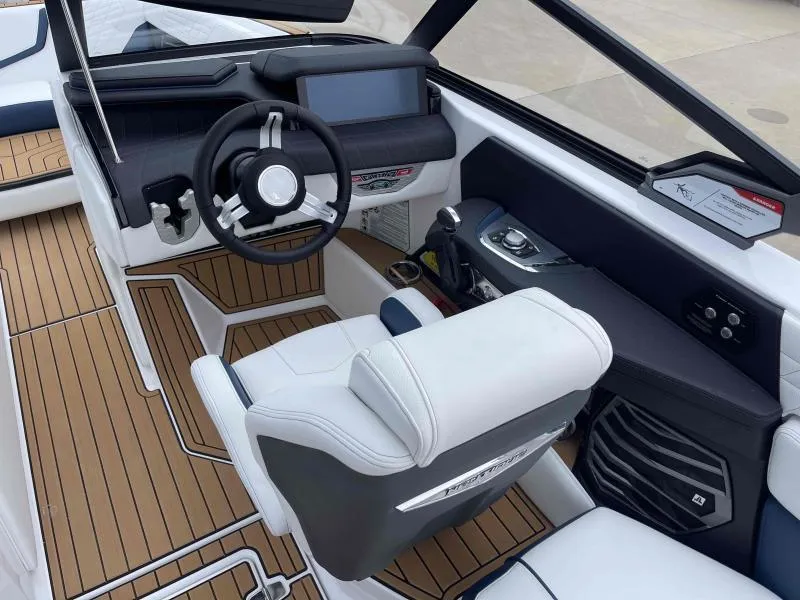 Slide: The Image of Nautique Super Air G23 2024 - 12