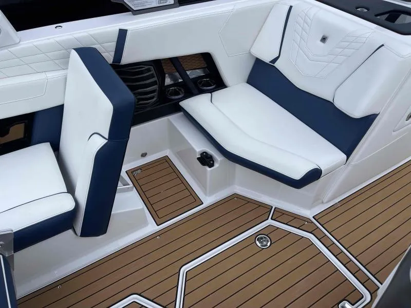 Slide: The Image of Nautique Super Air G23 2024 - 13