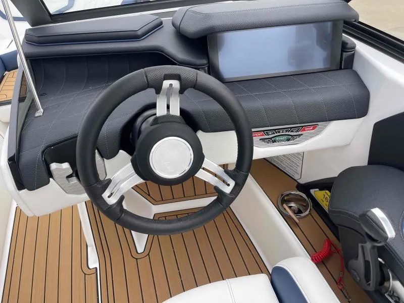 Slide: The Image of Nautique Super Air G23 2024 - 14