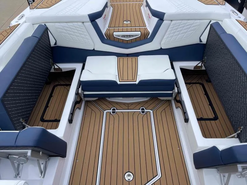 Slide: The Image of Nautique Super Air G23 2024 - 16