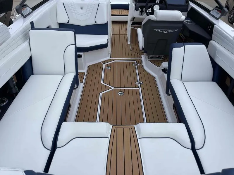 Slide: The Image of Nautique Super Air G23 2024 - 17