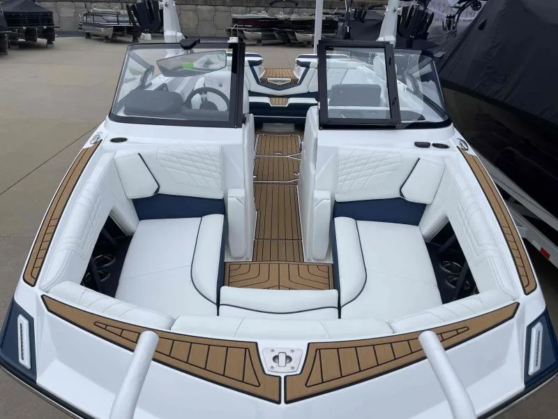 Slide: The Image of Nautique Super Air G23 2024 - 21