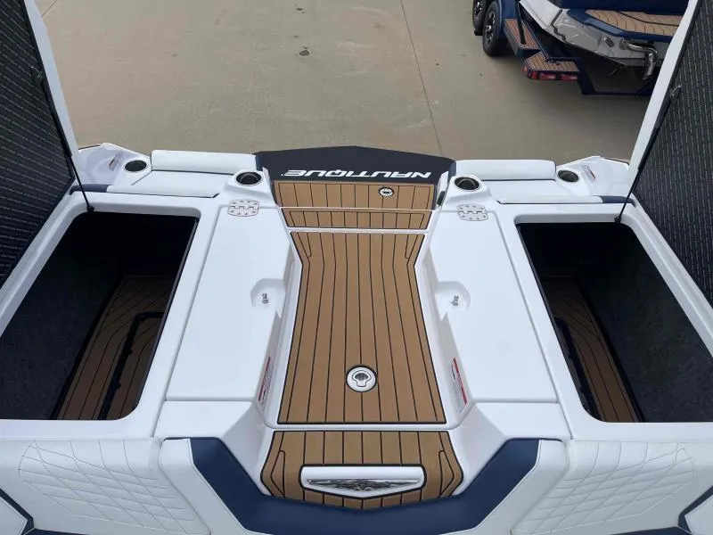Slide: The Image of Nautique Super Air G23 2024 - 25