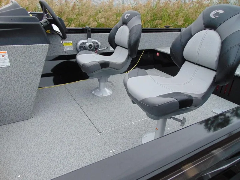 Slide: The Image of Crestliner 1650 Kodiak Side Console 2025 - 10