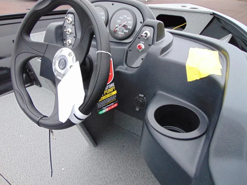 Slide: The Image of Crestliner 1650 Kodiak Side Console 2025 - 11