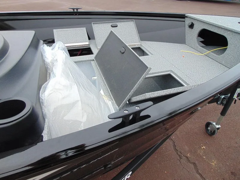 Slide: The Image of Crestliner 1650 Kodiak Side Console 2025 - 12