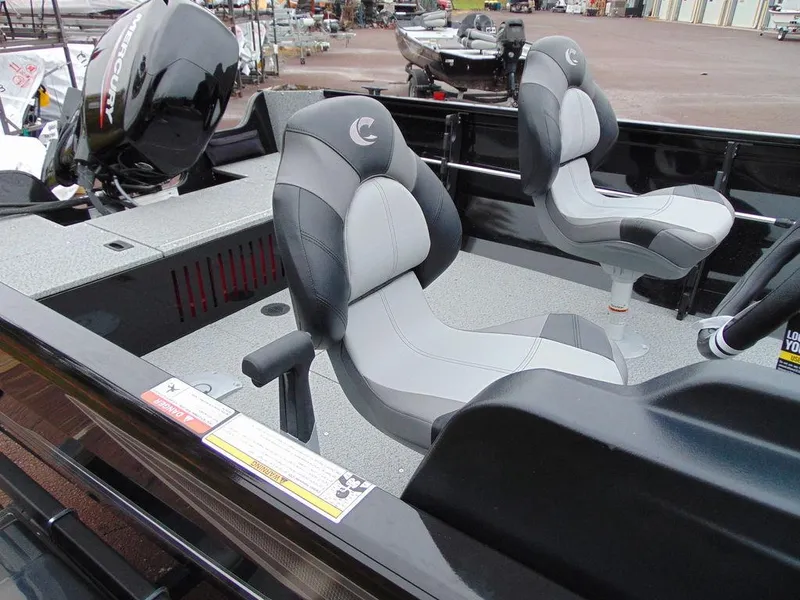 Slide: The Image of Crestliner 1650 Kodiak Side Console 2025 - 13