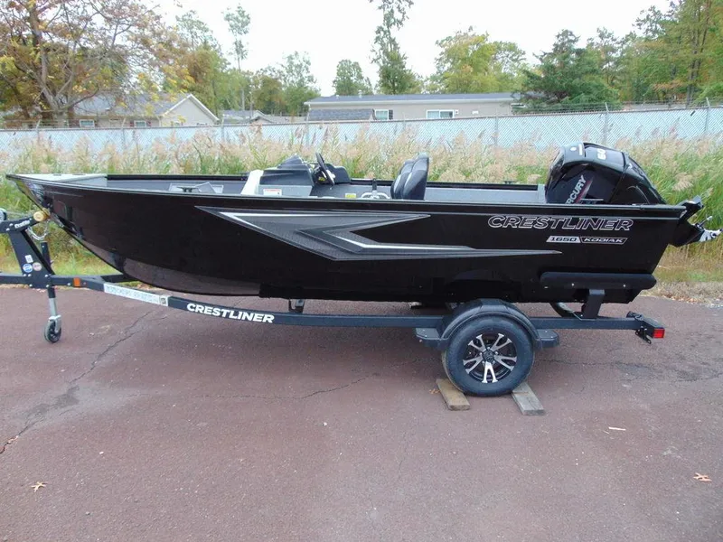 Slide: The Image of Crestliner 1650 Kodiak Side Console 2025 - 14