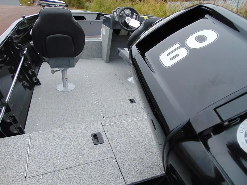 Slide: The Image of Crestliner 1650 Kodiak Side Console 2025 - 4