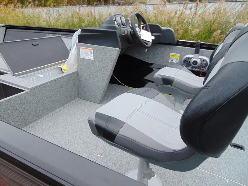 Slide: The Image of Crestliner 1650 Kodiak Side Console 2025 - 5