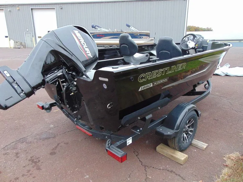 Slide: The Image of Crestliner 1650 Kodiak Side Console 2025 - 9