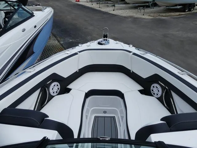 Slide: The Image of Monterey 255SS 2025 - 21