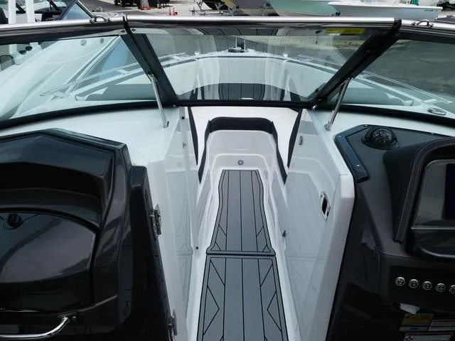 Slide: The Image of Monterey 255SS 2025 - 22