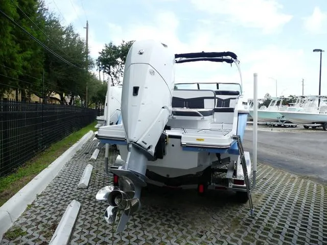 Slide: The Image of Monterey 255SS 2025 - 6