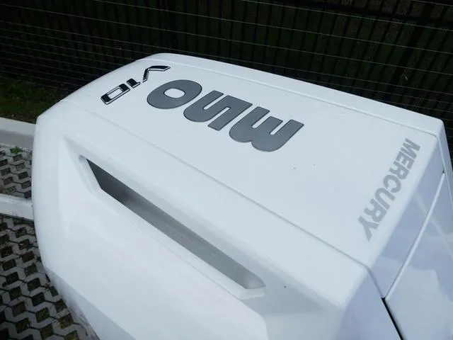 Slide: The Image of Monterey 255SS 2025 - 9