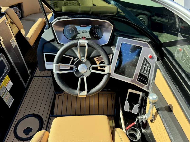 Slide: The Image of MasterCraft X24 2020 - 10