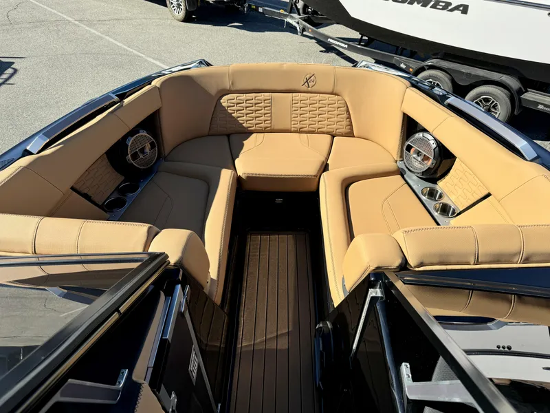 Slide: The Image of MasterCraft X24 2020 - 11