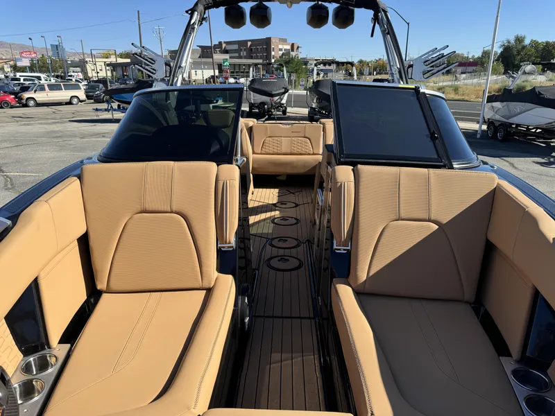 Slide: The Image of MasterCraft X24 2020 - 12