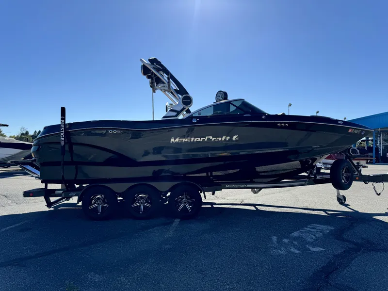 Slide: The Image of MasterCraft X24 2020 - 3