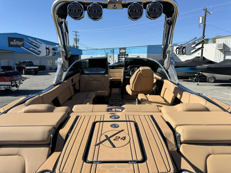 Slide: The Image of MasterCraft X24 2020 - 6