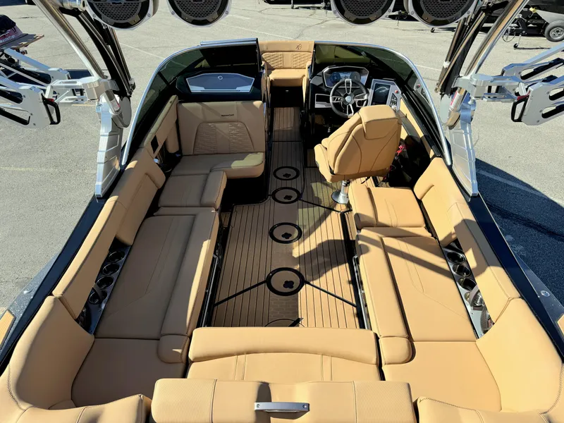 Slide: The Image of MasterCraft X24 2020 - 7