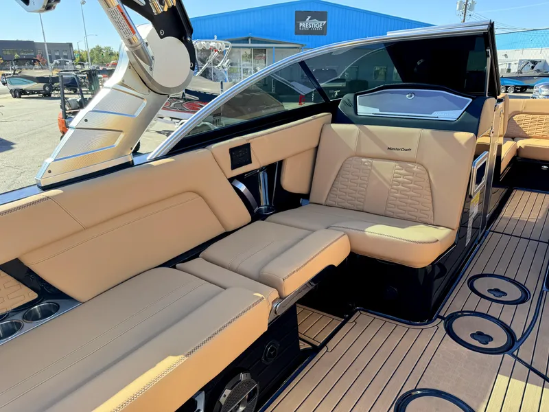 Slide: The Image of MasterCraft X24 2020 - 8