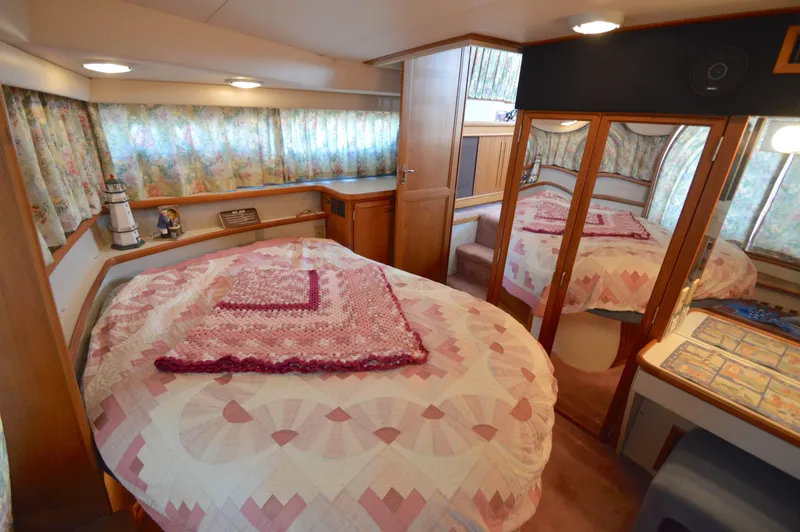 Slide: The Image of Carver 43 Cockpit Motoryacht 1991 - 50