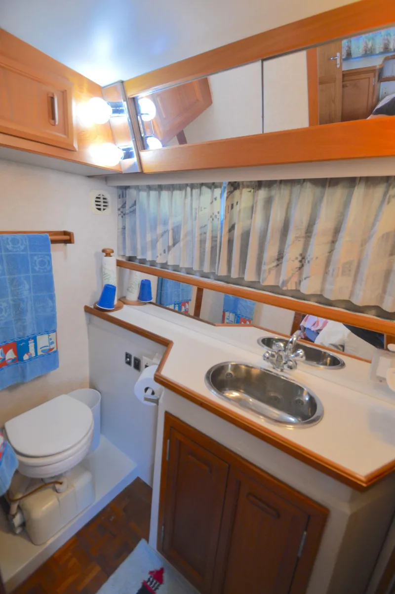 Slide: The Image of Carver 43 Cockpit Motoryacht 1991 - 53