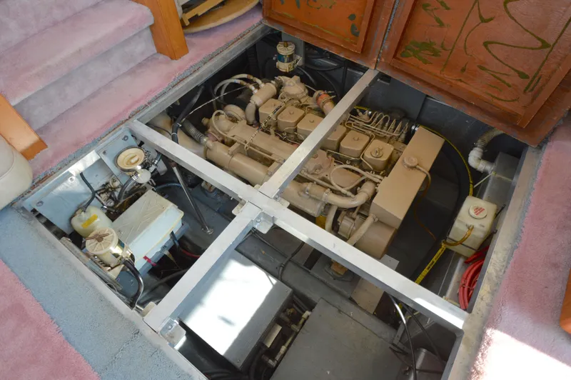 Slide: The Image of Carver 43 Cockpit Motoryacht 1991 - 56