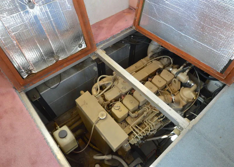 Slide: The Image of Carver 43 Cockpit Motoryacht 1991 - 58