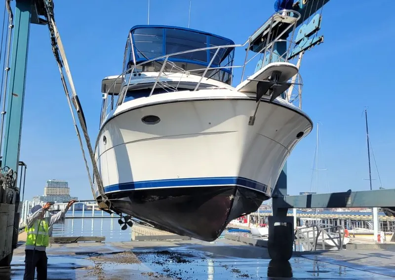 Slide: The Image of Carver 43 Cockpit Motoryacht 1991 - 63