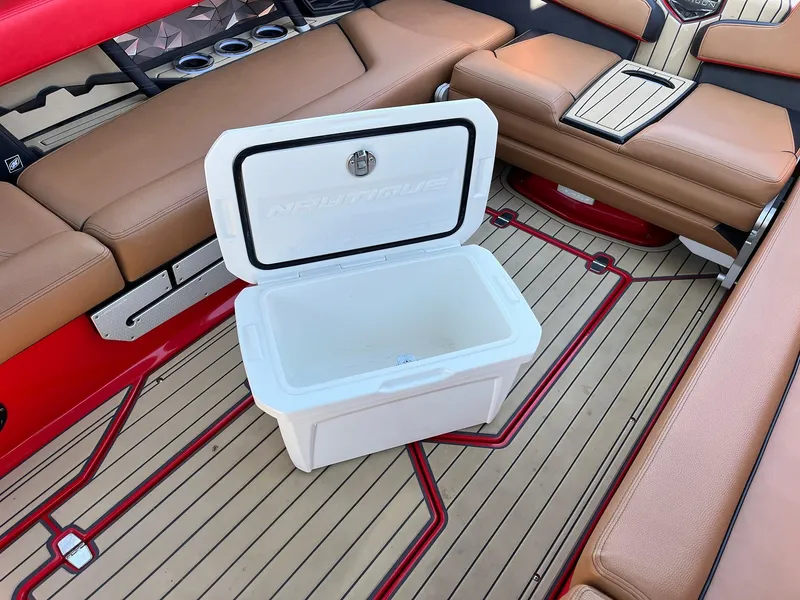 Slide: The Image of Nautique Super Air Nautique G25 Paragon 2021 - 64