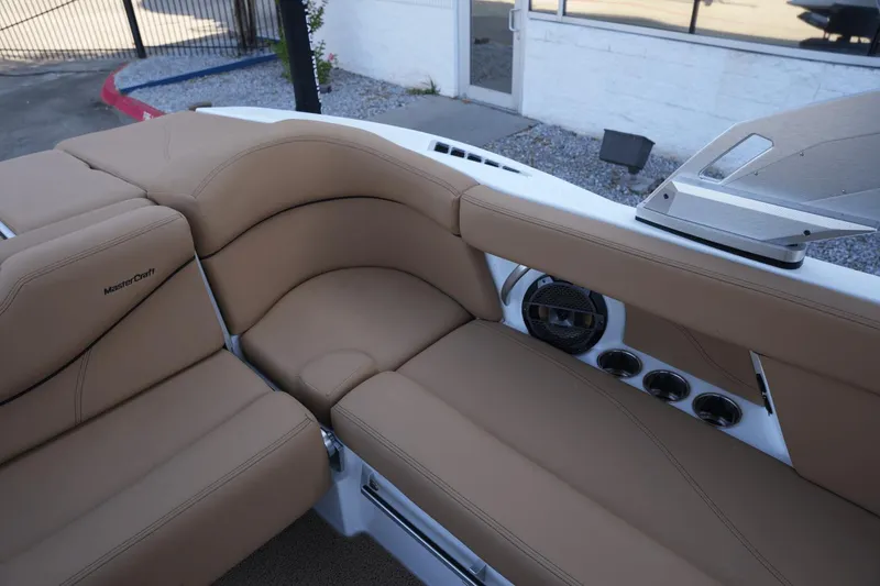 Slide: The Image of MasterCraft XT22 2020 - 13