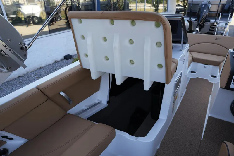 Slide: The Image of MasterCraft XT22 2020 - 16