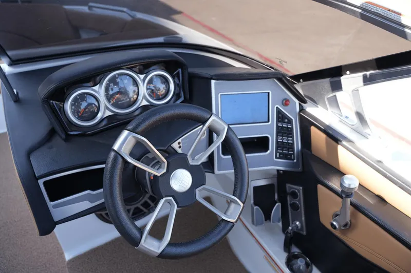 Slide: The Image of MasterCraft XT22 2020 - 18