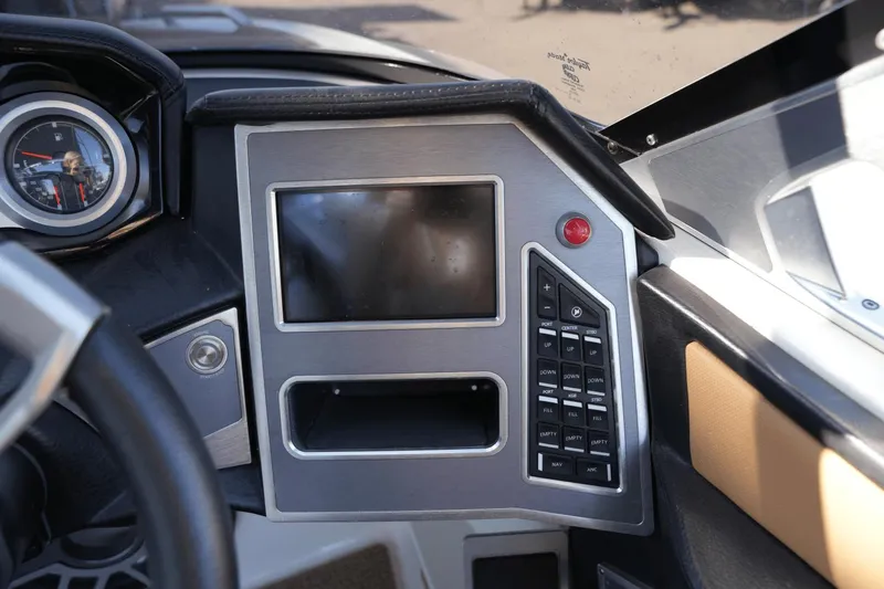 Slide: The Image of MasterCraft XT22 2020 - 19