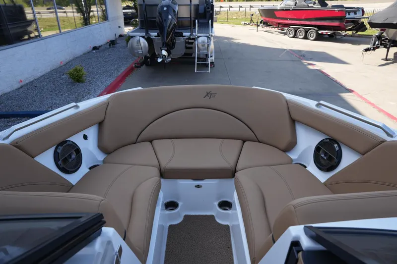 Slide: The Image of MasterCraft XT22 2020 - 22