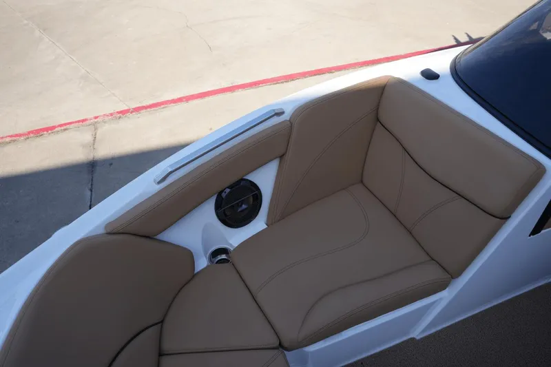 Slide: The Image of MasterCraft XT22 2020 - 23