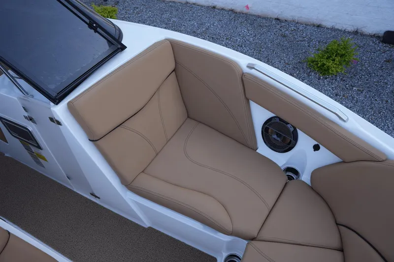 Slide: The Image of MasterCraft XT22 2020 - 24