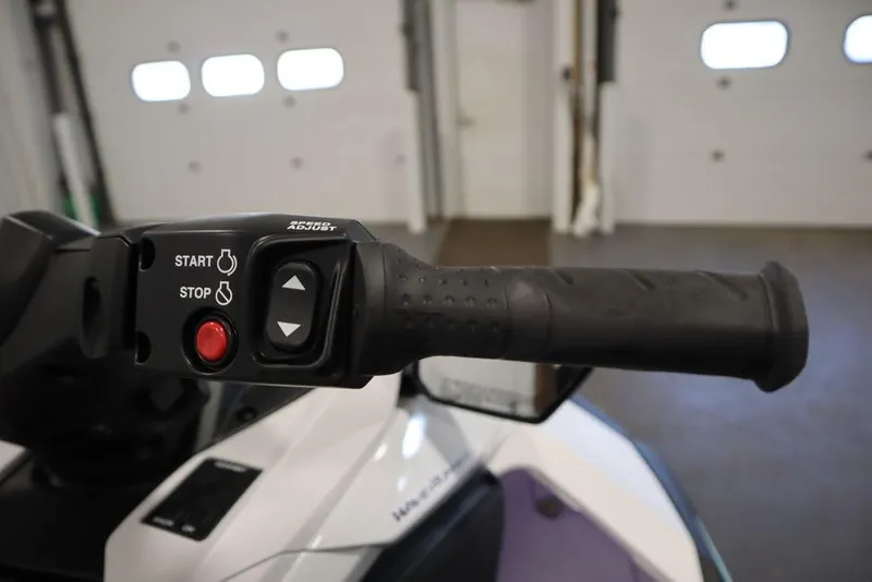 Slide: The Image of 2025 Yamaha WaveRunner JetBlaster LTD handlebar with cruise control feature. - 21