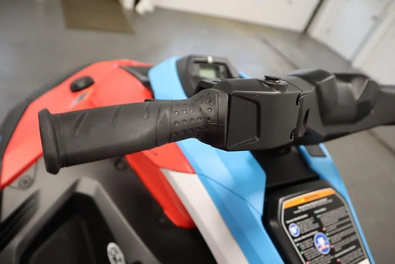 Slide: The Image of 2025 Yamaha WaveRunner JetBlaster DLX 2-Up handlebar close-up, showcasing grip and controls. - 7