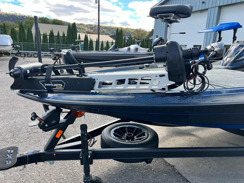Slide: The Image of 2025 Skeeter FXR21 LE boat with Minn Kota Ultrex trolling motor on trailer. - 16
