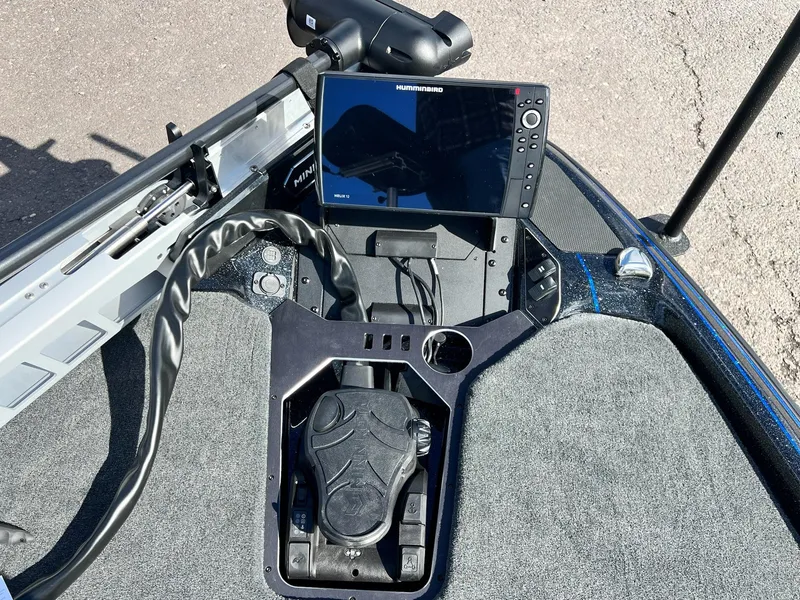Slide: The Image of 2025 Skeeter FXR21 LE boat console with Humminbird electronics and Minn Kota foot pedal. - 41