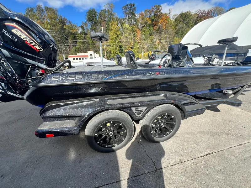 Slide: The Image of 2025 Skeeter FXR21 LE boat with Yamaha engine on trailer, outdoors. - 5
