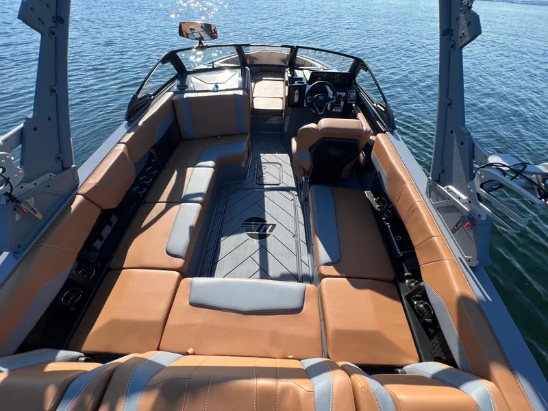Slide: The Image of Malibu Wakesetter 22 LSV 2025 - 10