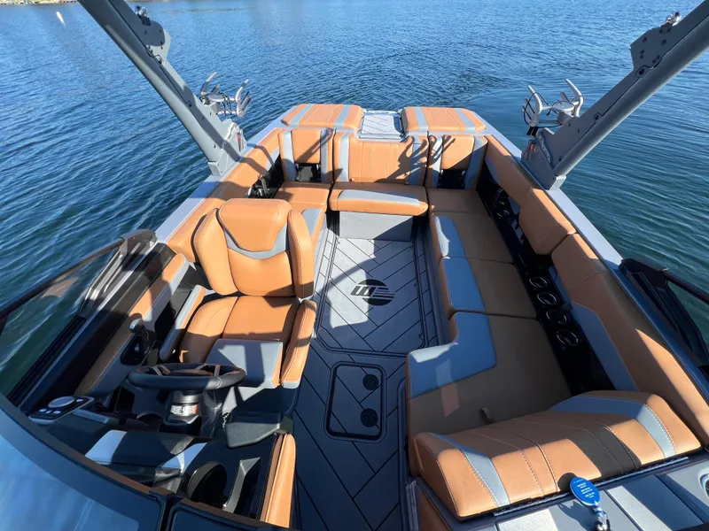 Slide: The Image of Malibu Wakesetter 22 LSV 2025 - 11