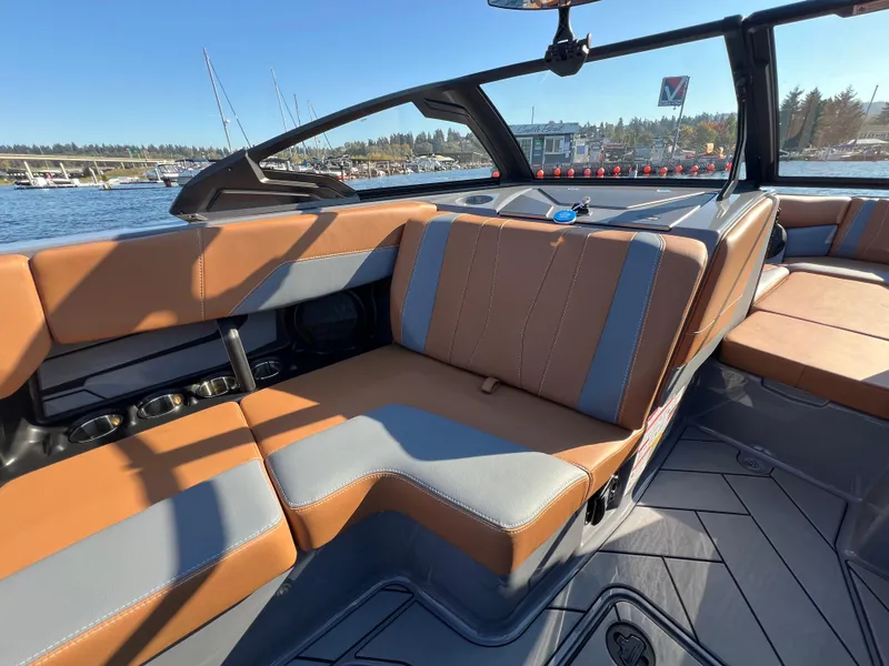 Slide: The Image of Malibu Wakesetter 22 LSV 2025 - 13