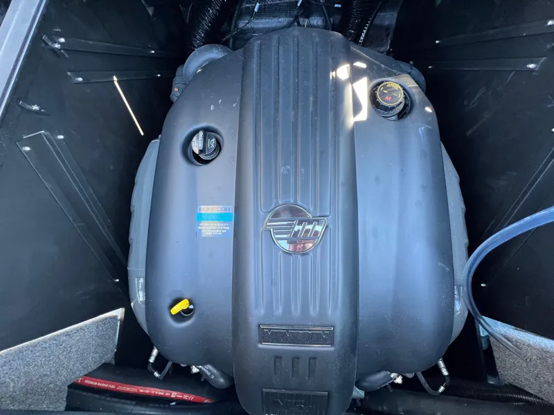 Slide: The Image of Malibu Wakesetter 22 LSV 2025 - 17